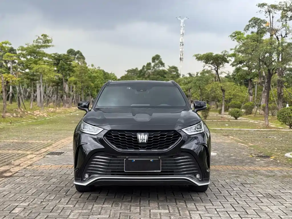 Toyota Crown Kluger 2023