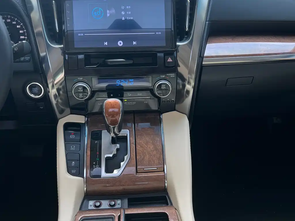 Toyota Alphard 2020 — фото 14