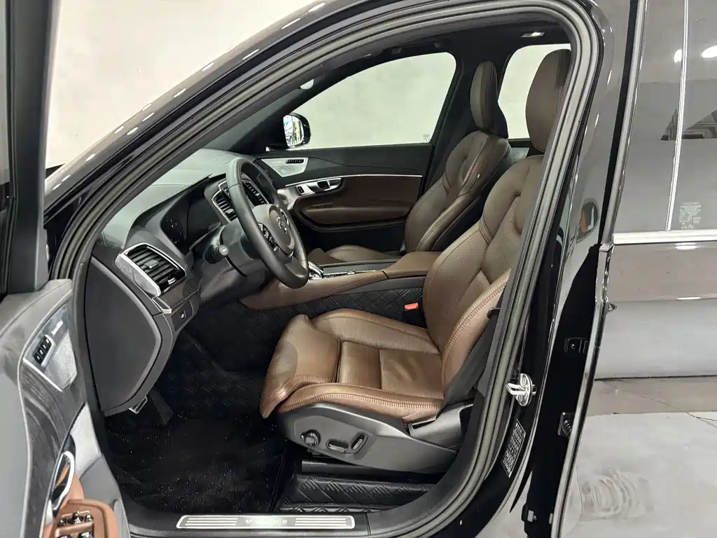 Volvo XC90 2023 — фото 11