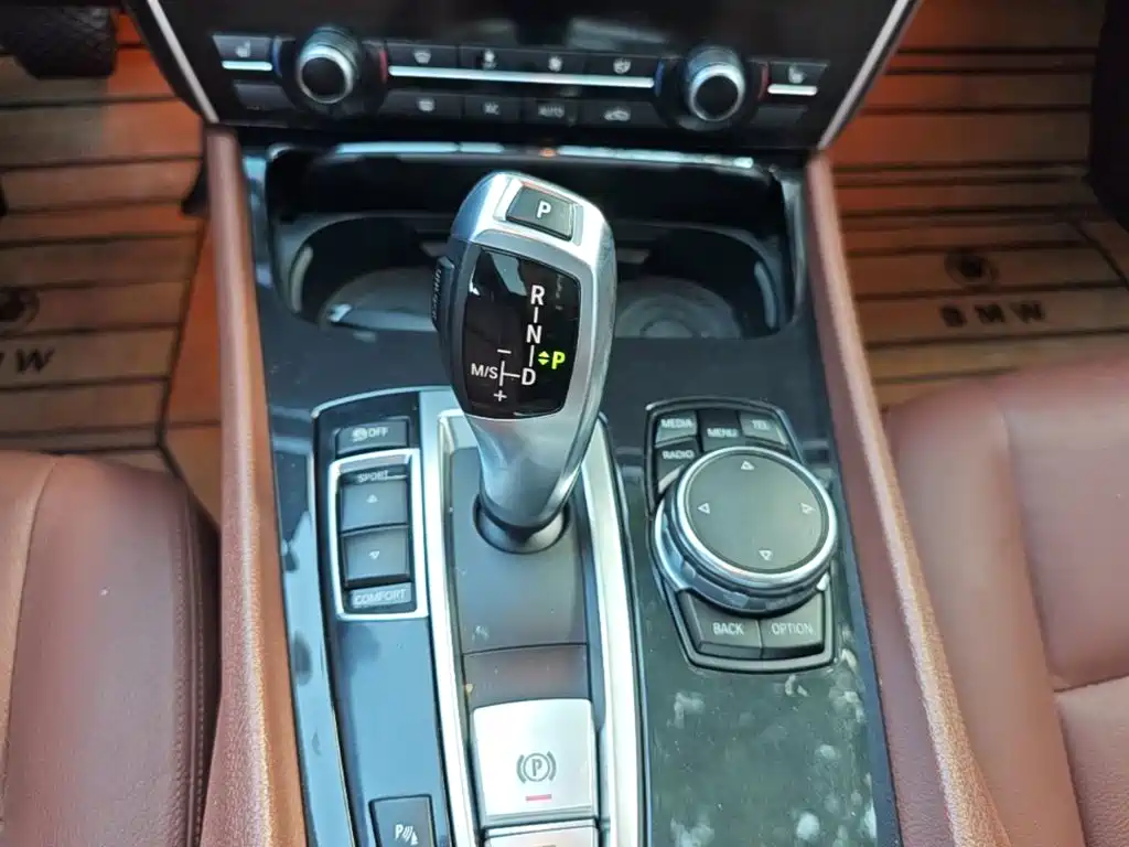BMW 5 Series GT 2017 — фото 14
