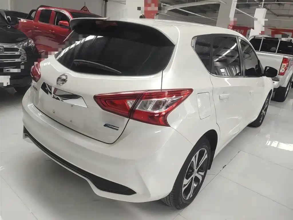 Nissan Tiida 2018 — фото 7