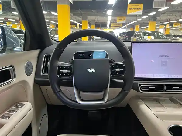 Li Auto L8 2025