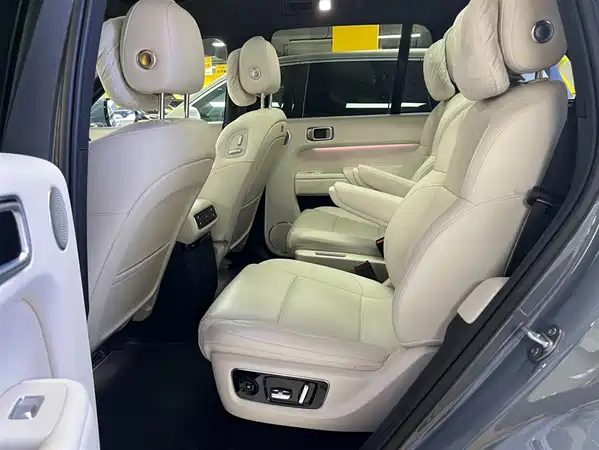 Li Auto L8 2025