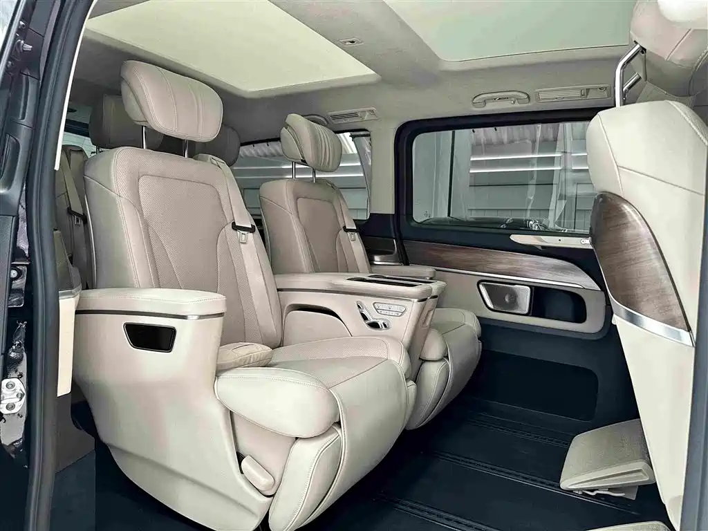 Mercedes-Benz V-Class 2023 — фото 26