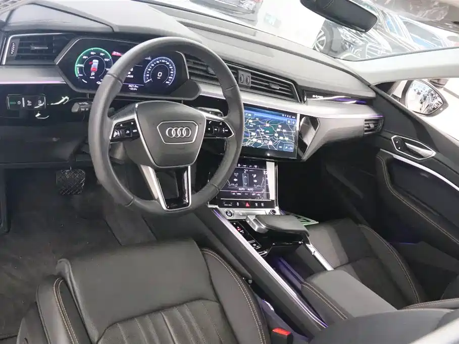 Audi e-tron 2025 — фото 11