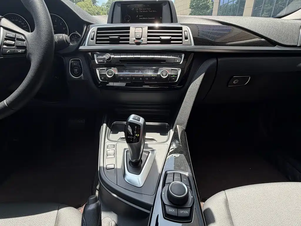 BMW 3 Series 2017 — фото 13