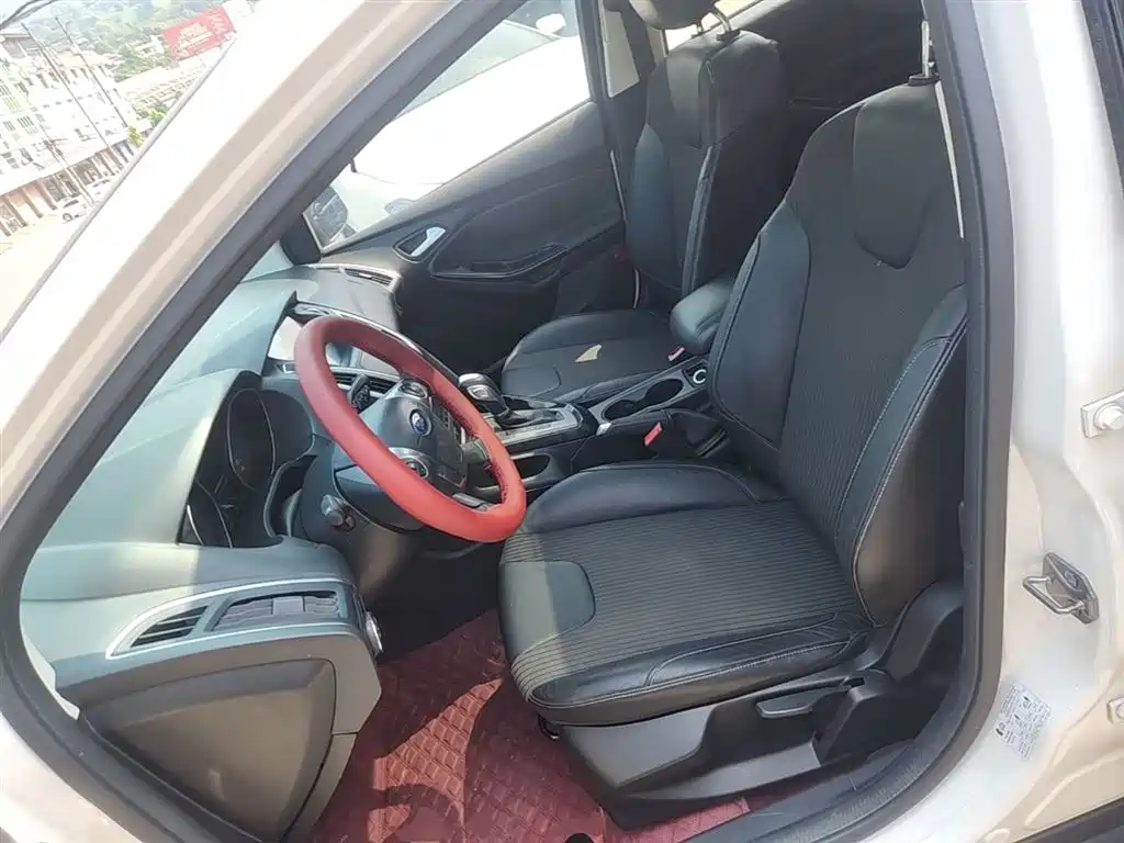 Ford Focus 2014 — фото 15