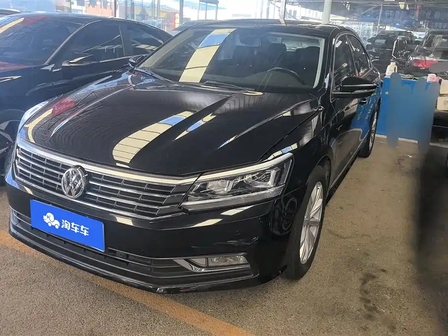 Volkswagen Passat 2018 — фото 1
