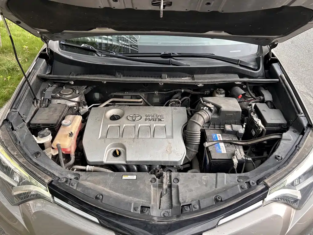 Toyota RAV4 2018 — фото 13