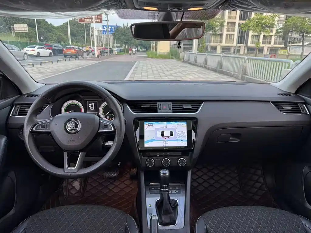 Skoda Octavia 2020 — фото 15