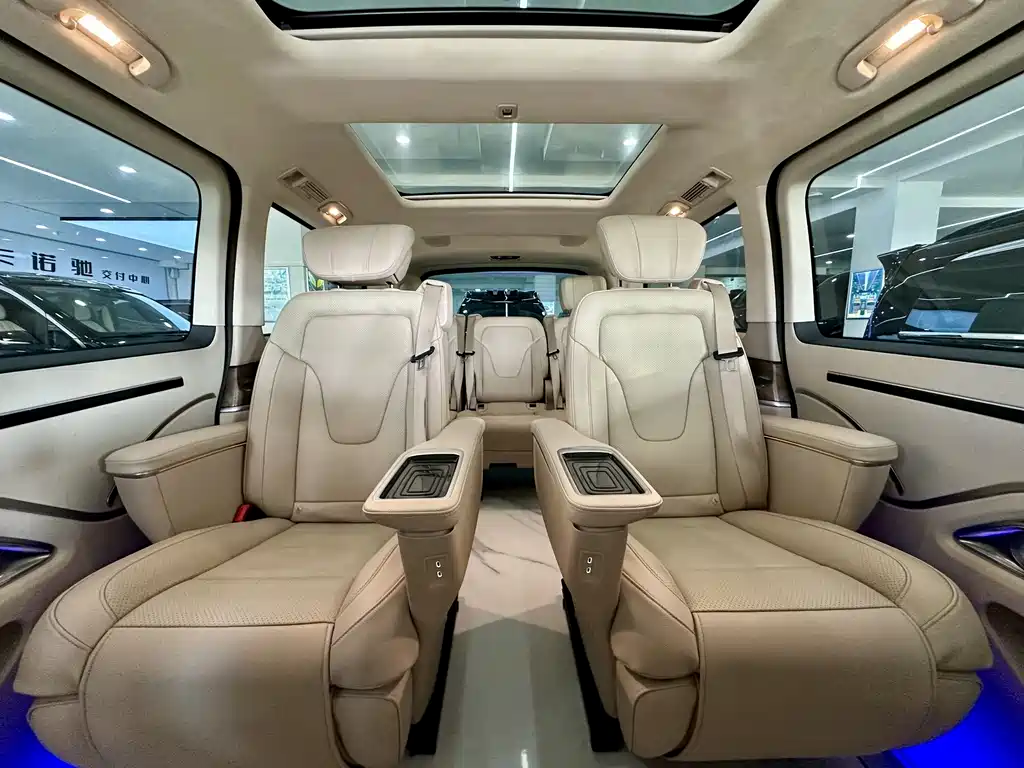Mercedes-Benz V-Class 2022 — фото 13