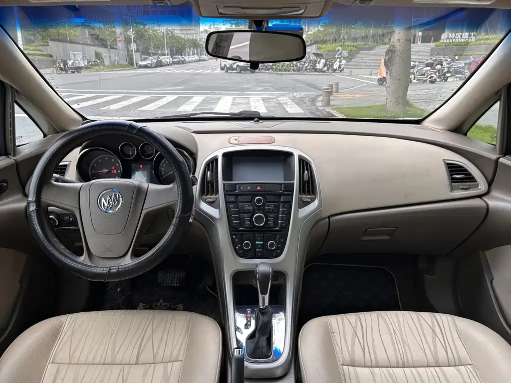 Buick Excelle 2013