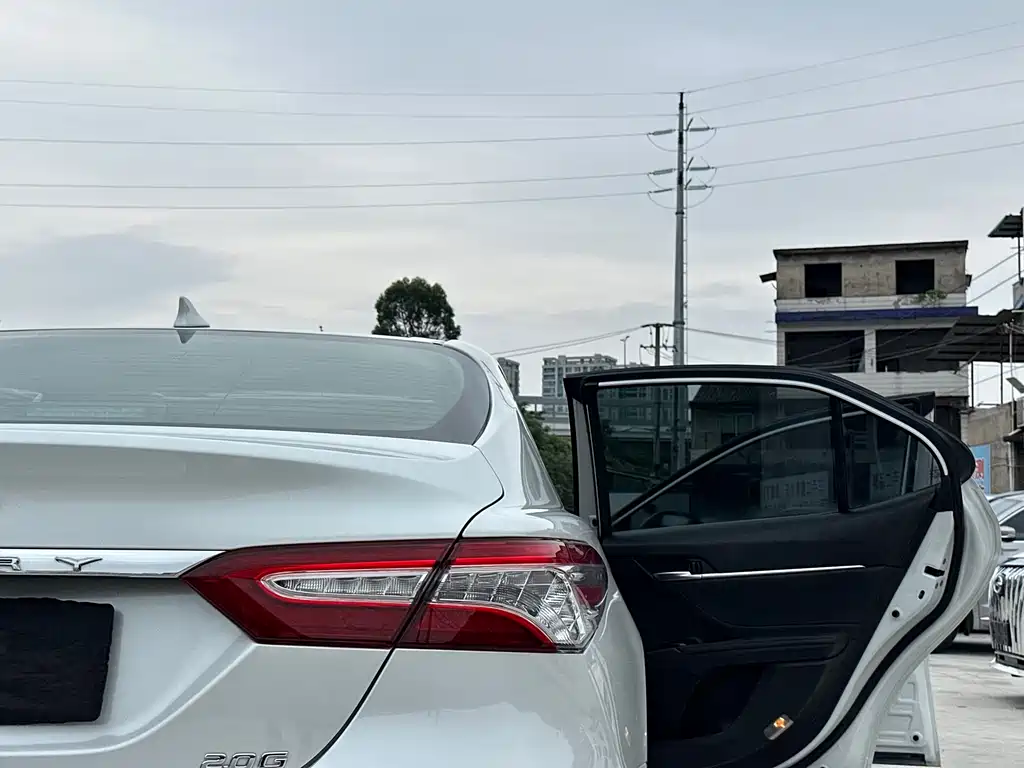 Toyota Camry 2023 — фото 20