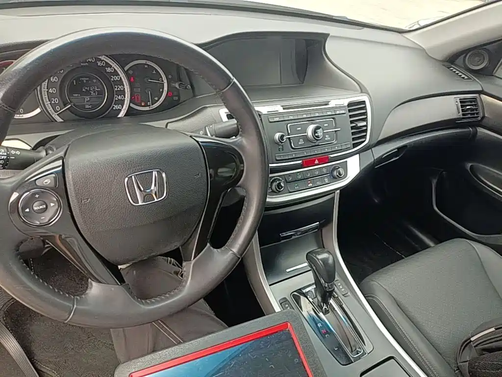 Honda Accord 2015 — фото 10