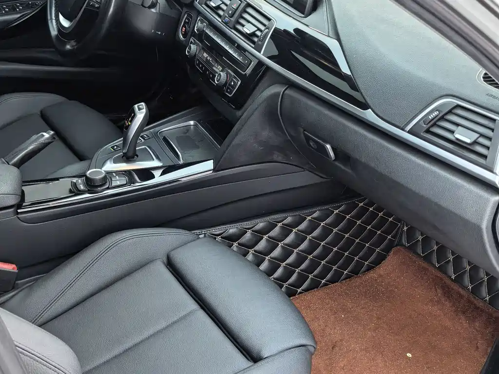 BMW 3 Series 2018 — фото 18