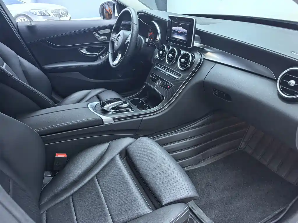 Mercedes-Benz C-Class 2018 — фото 15