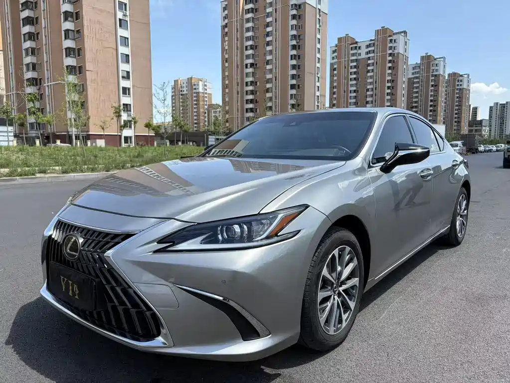 Lexus ES 2024