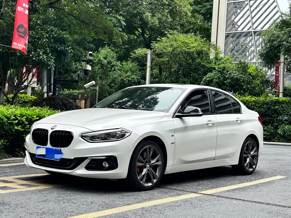 BMW 1 Series 2018 — фото 1