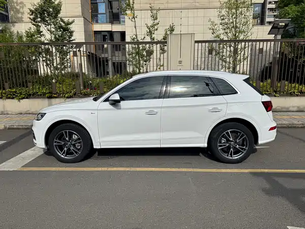 Audi Q5L 2020