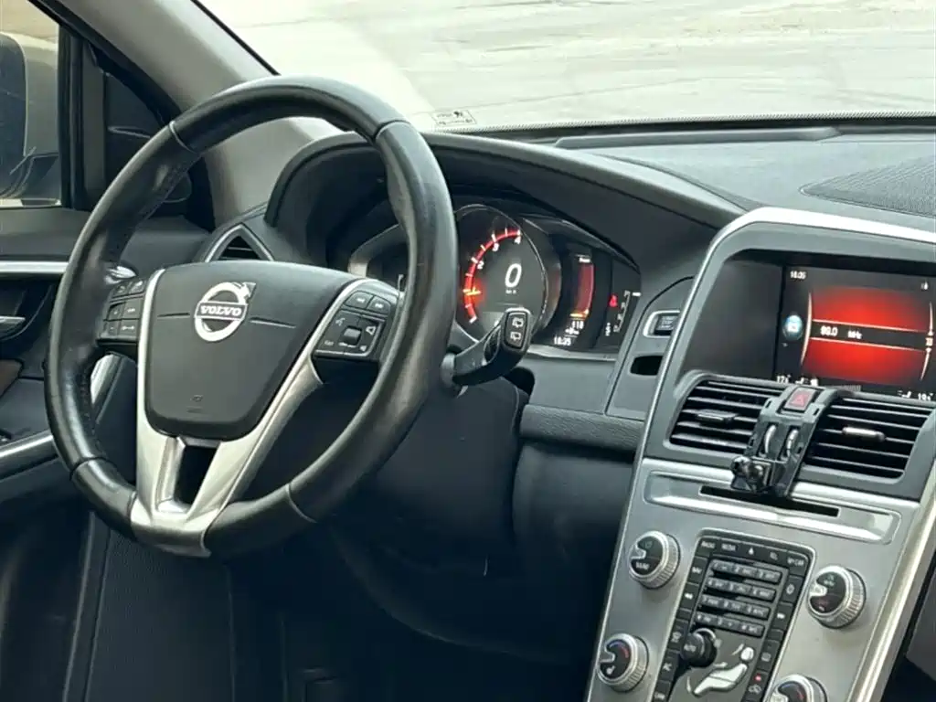 Volvo XC60 2017 — фото 12
