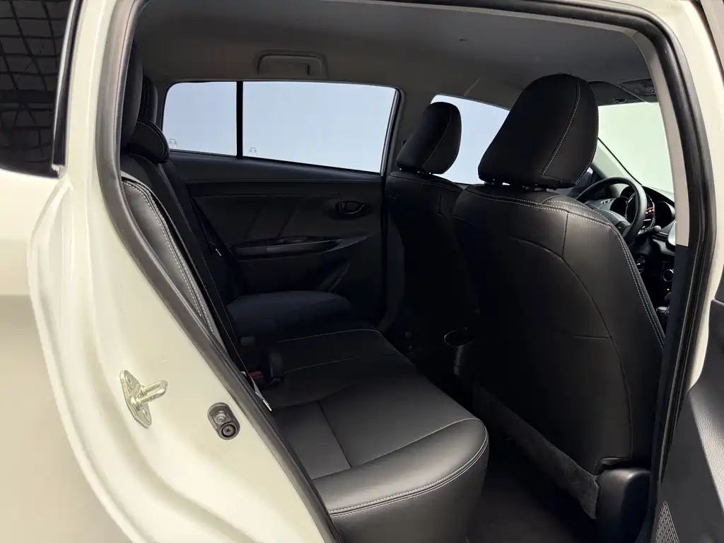 Toyota Yaris L 2022 — фото 17