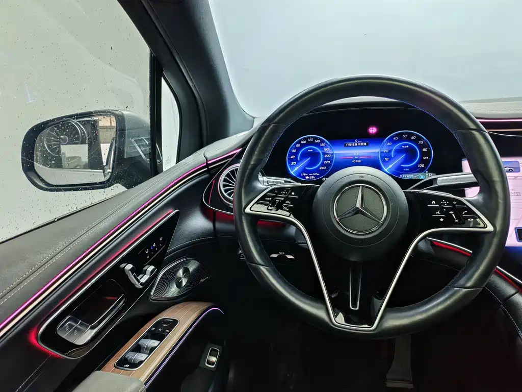 Mercedes-Benz EQS SUV 2023 — фото 9