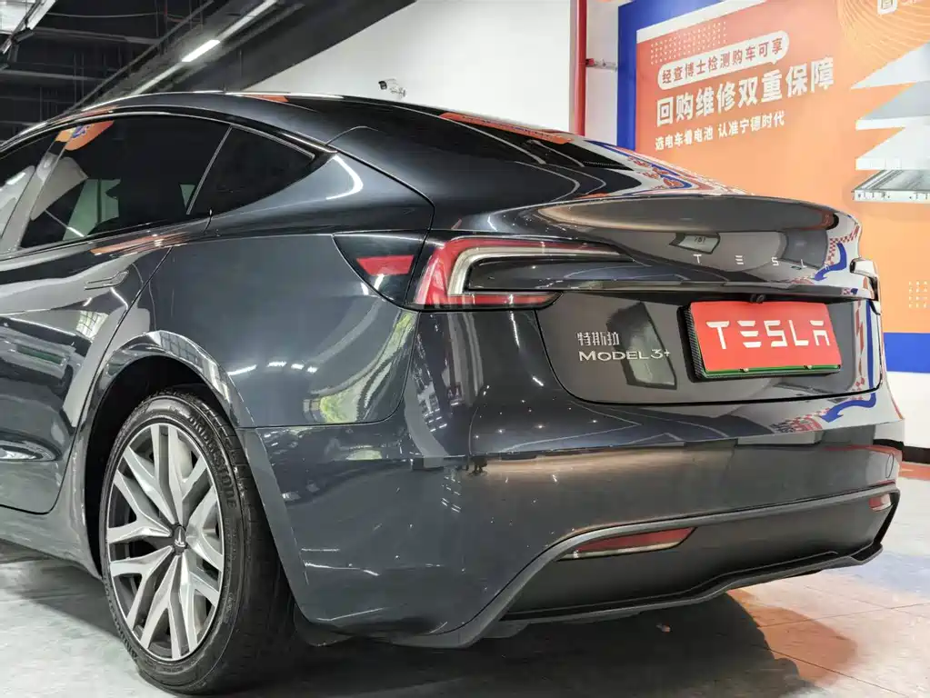 Tesla Model 3 2025 — фото 10
