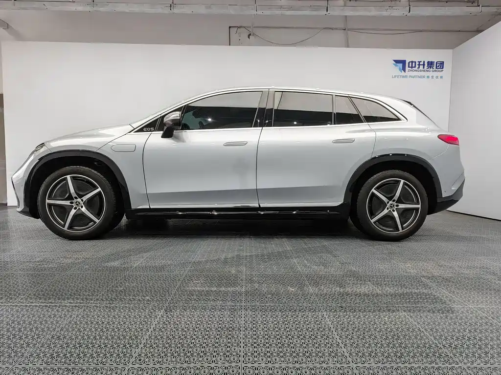 Mercedes-Benz EQS SUV 2023