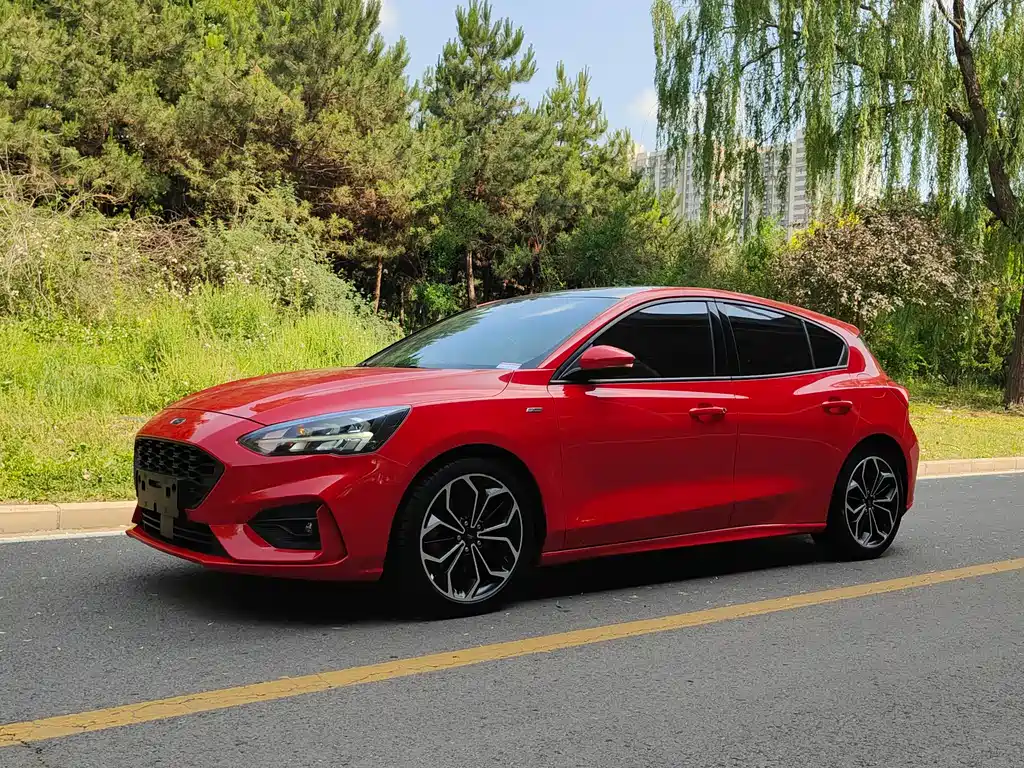 Ford Focus 2020 — фото 1