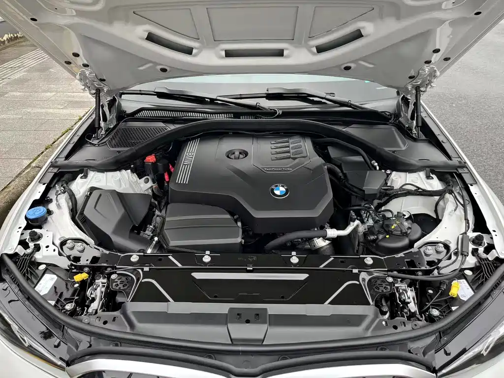 BMW 3 Series 2023 — фото 16