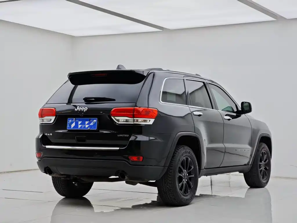 Jeep Grand Cherokee 2014 — фото 10