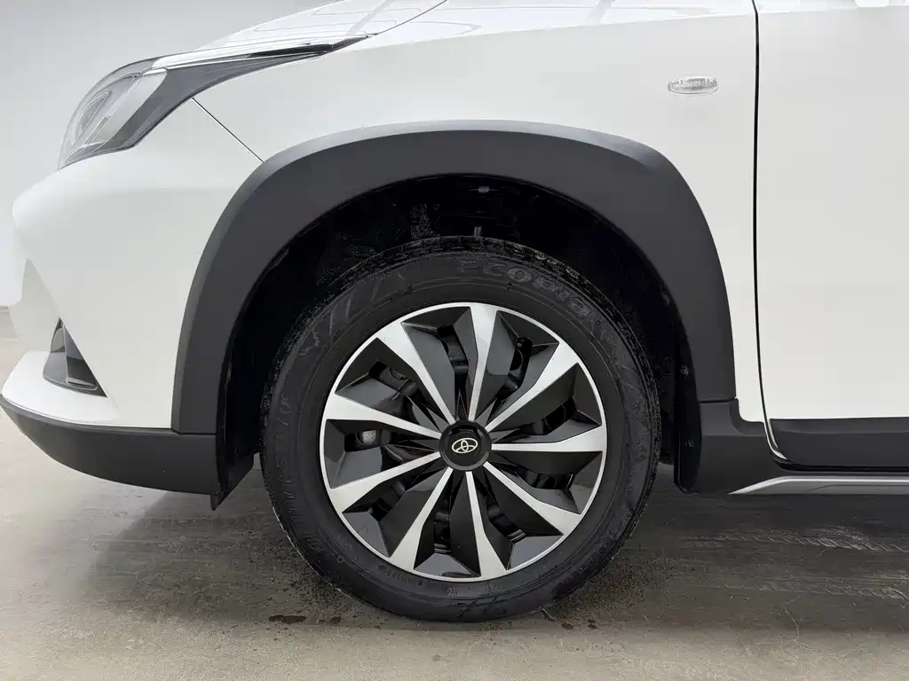 Toyota Yaris L 2022 — фото 24