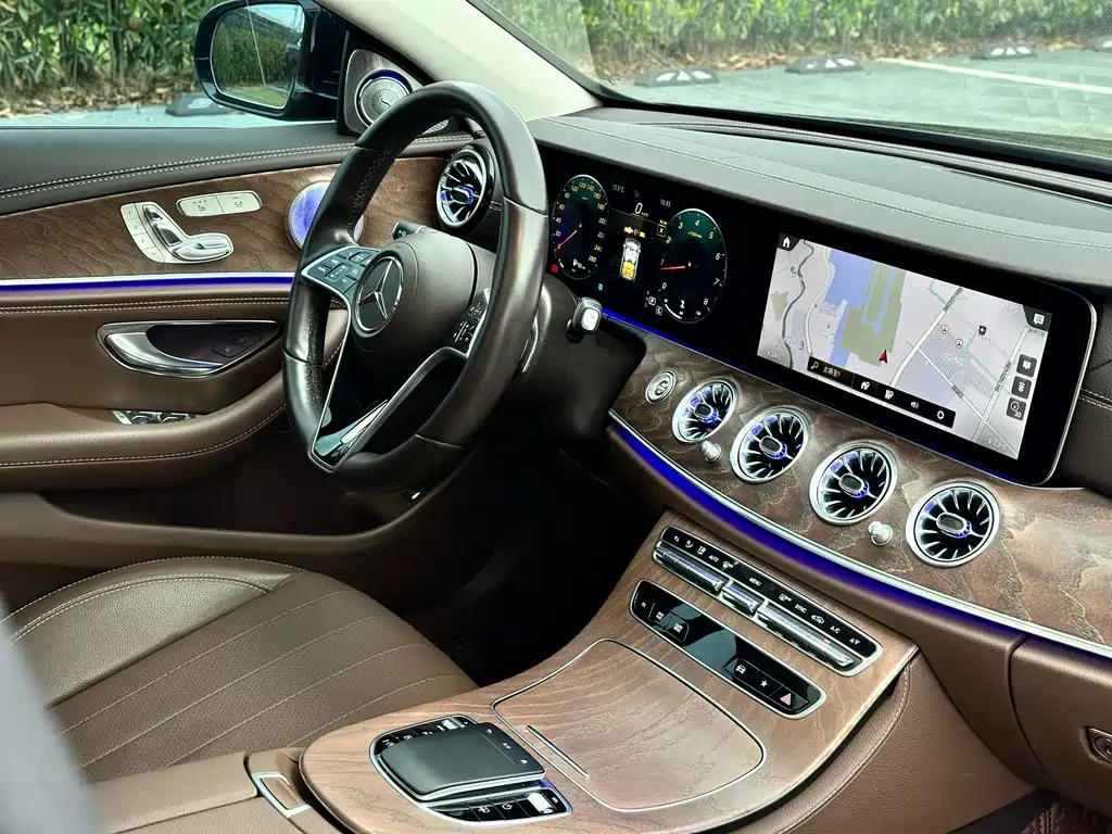 Mercedes-Benz E-Class 2023 — фото 15