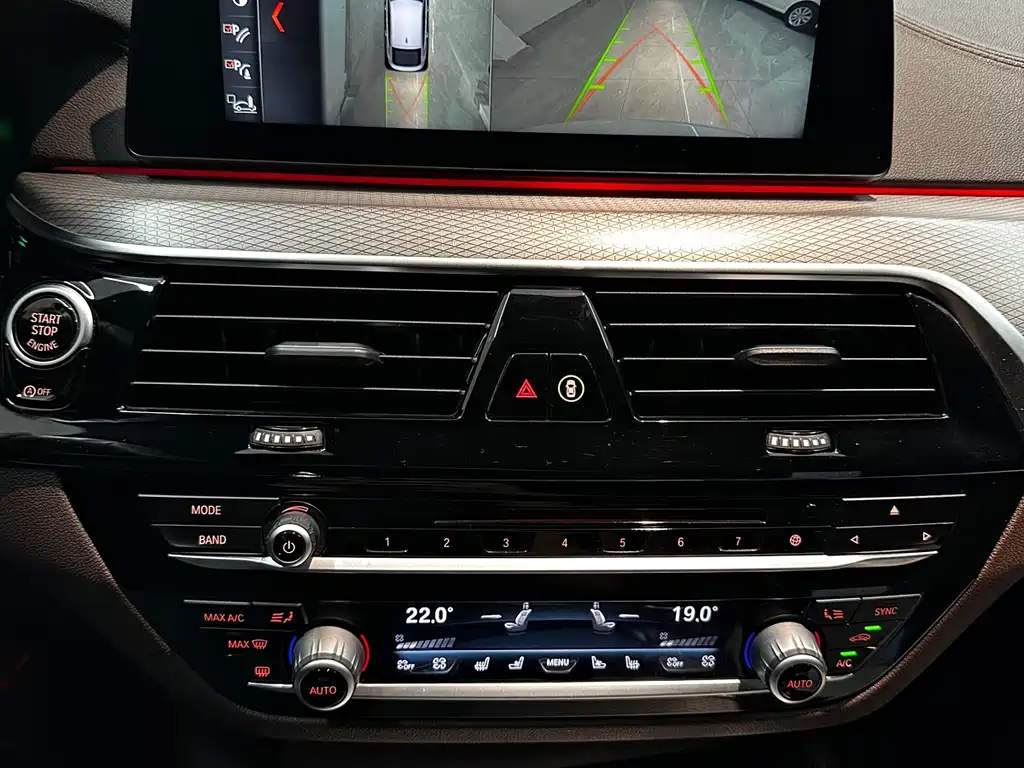 BMW 6 Series GT 2018 — фото 15