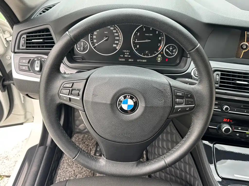 BMW 5 Series 2013 — фото 13