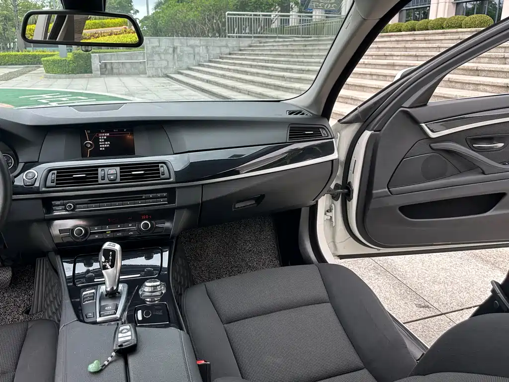 BMW 5 Series 2013 — фото 16
