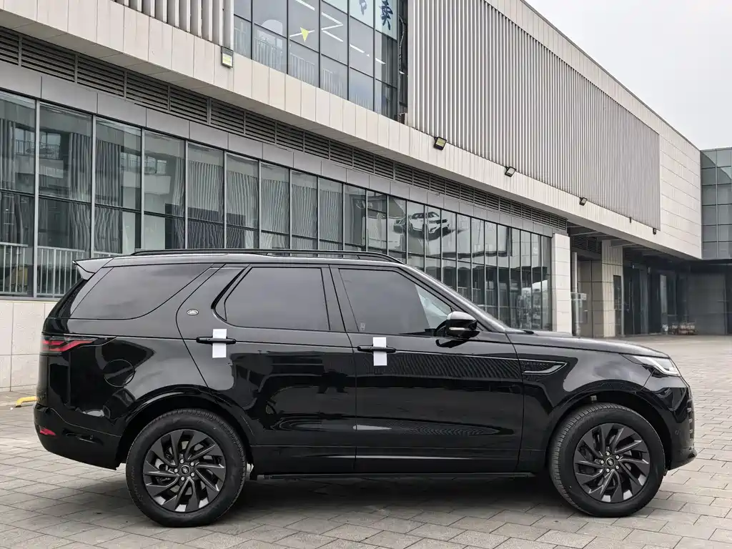 Land Rover Discovery 2023 — фото 18