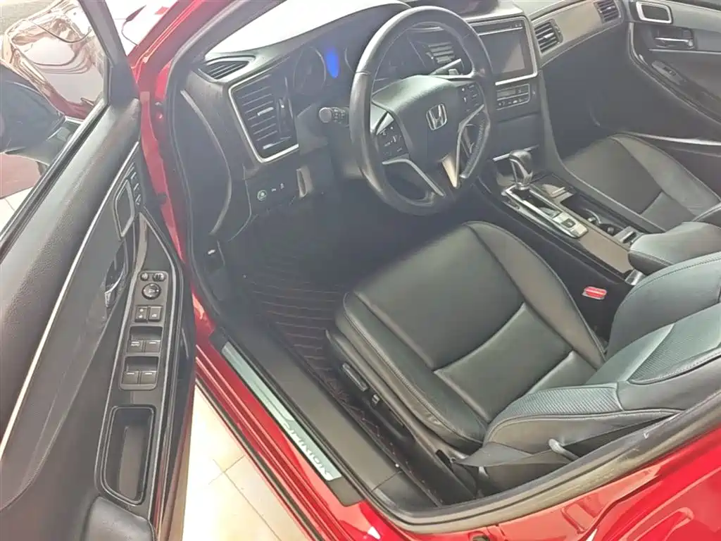 Honda Spirior 2015 — фото 16