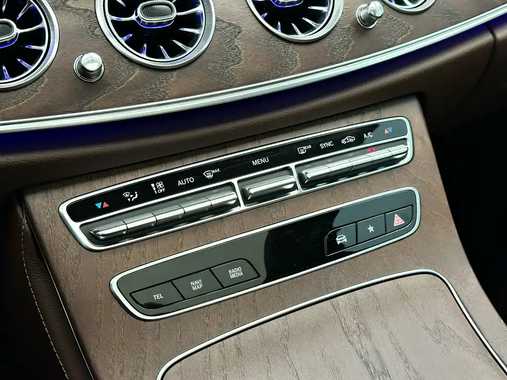Mercedes-Benz E-Class 2023 — фото 18