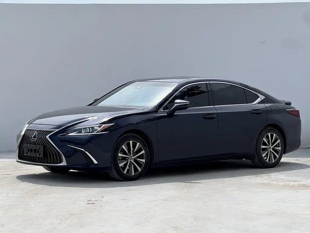 Lexus ES 2020