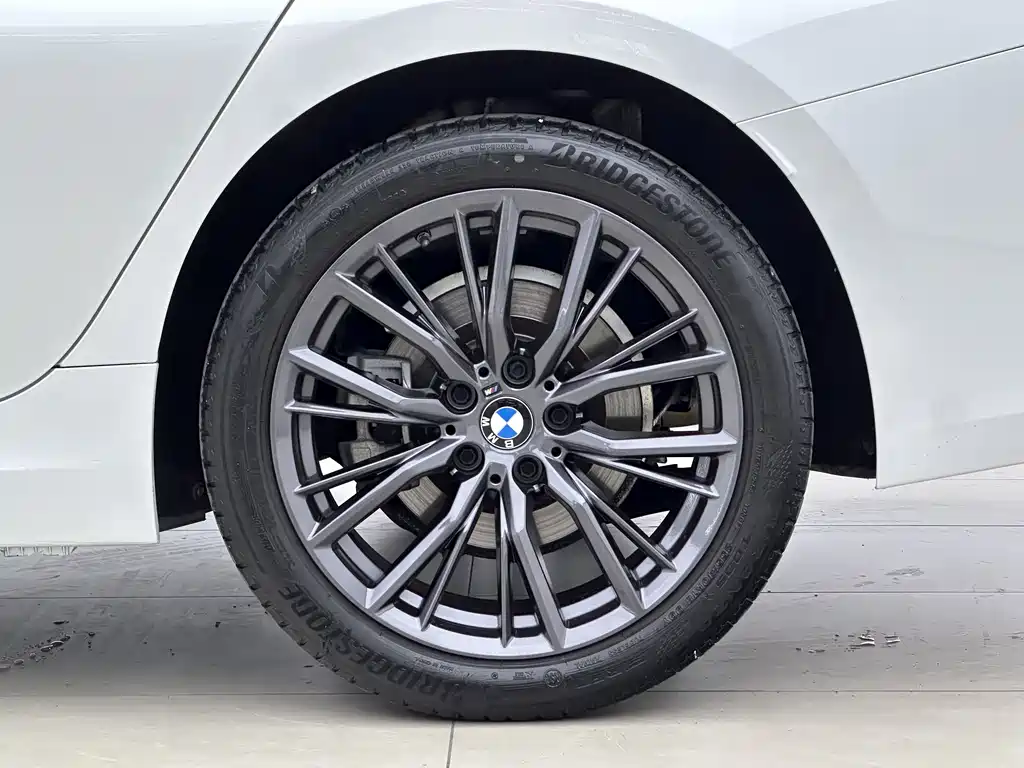 BMW 3 Series 2023 — фото 16