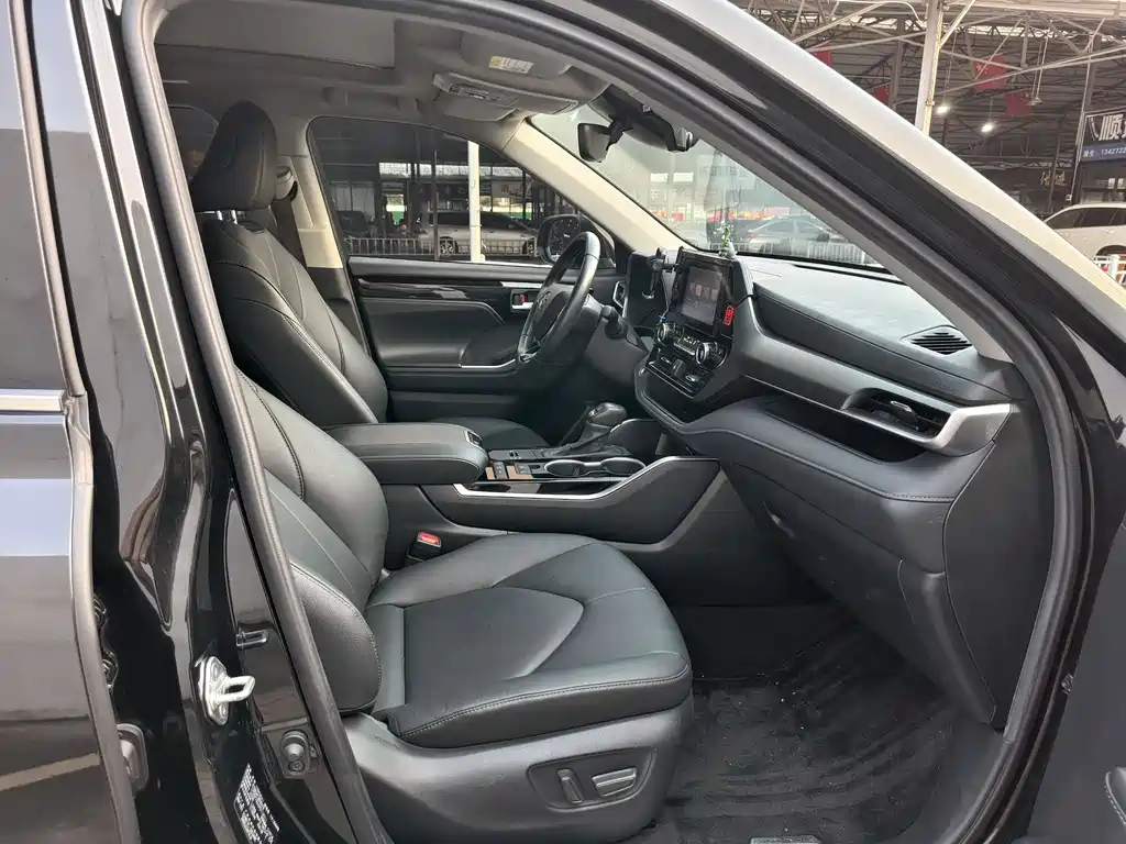 Toyota Highlander 2023 — фото 11