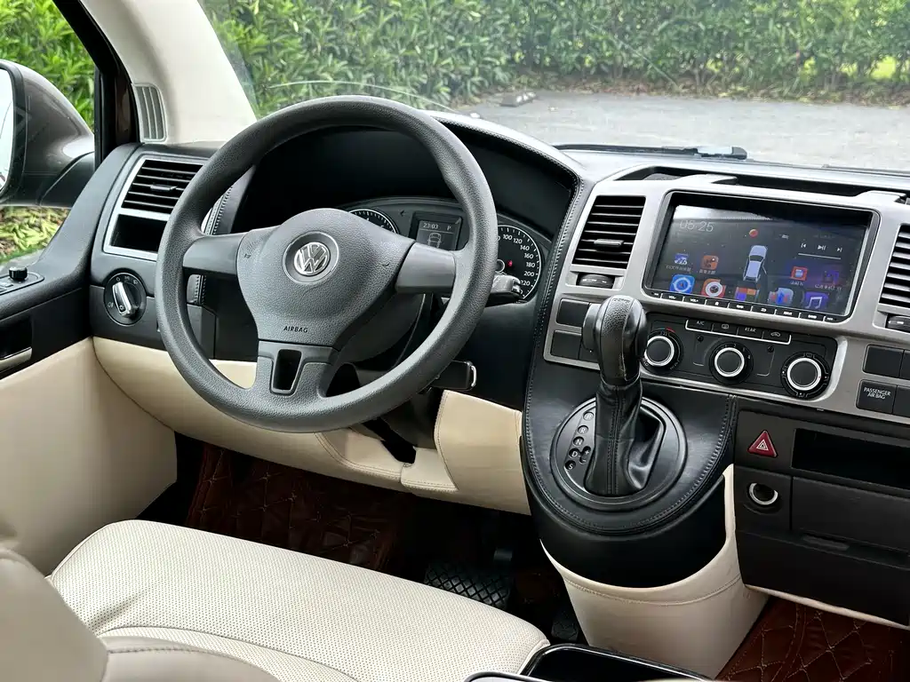 Volkswagen Caravelle 2015 — фото 14