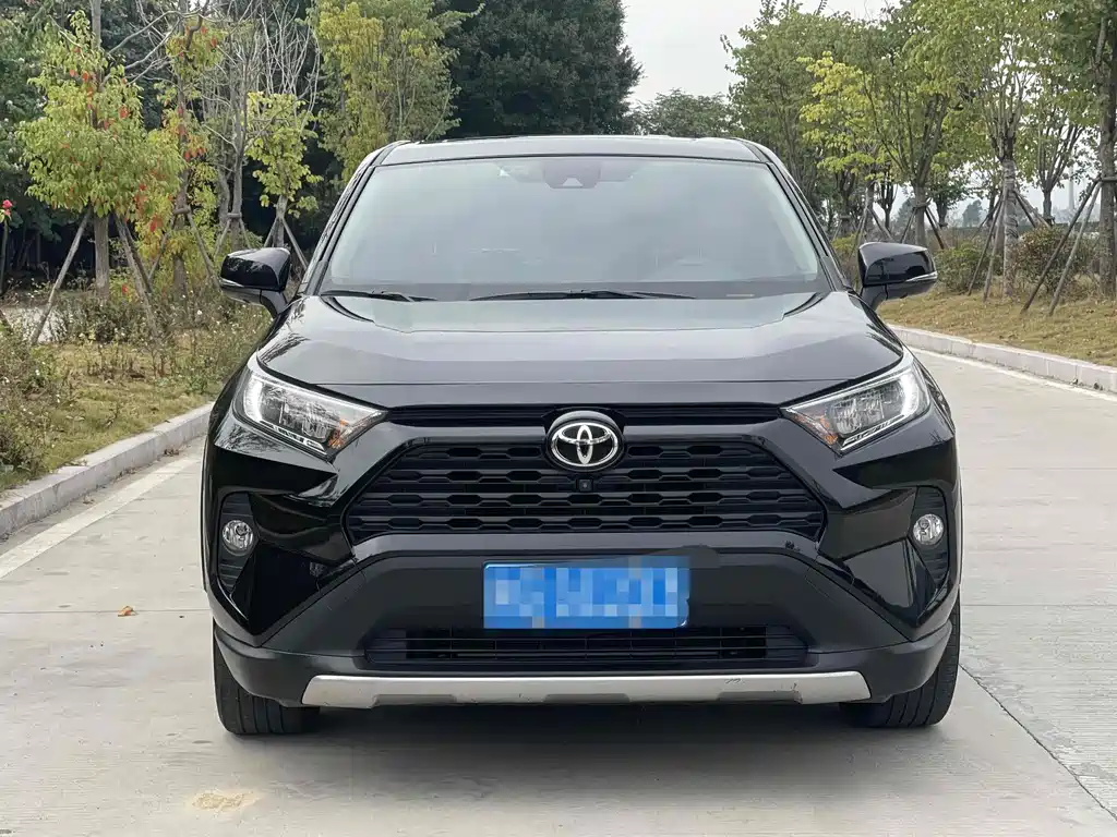 Toyota RAV4 2021 — фото 2