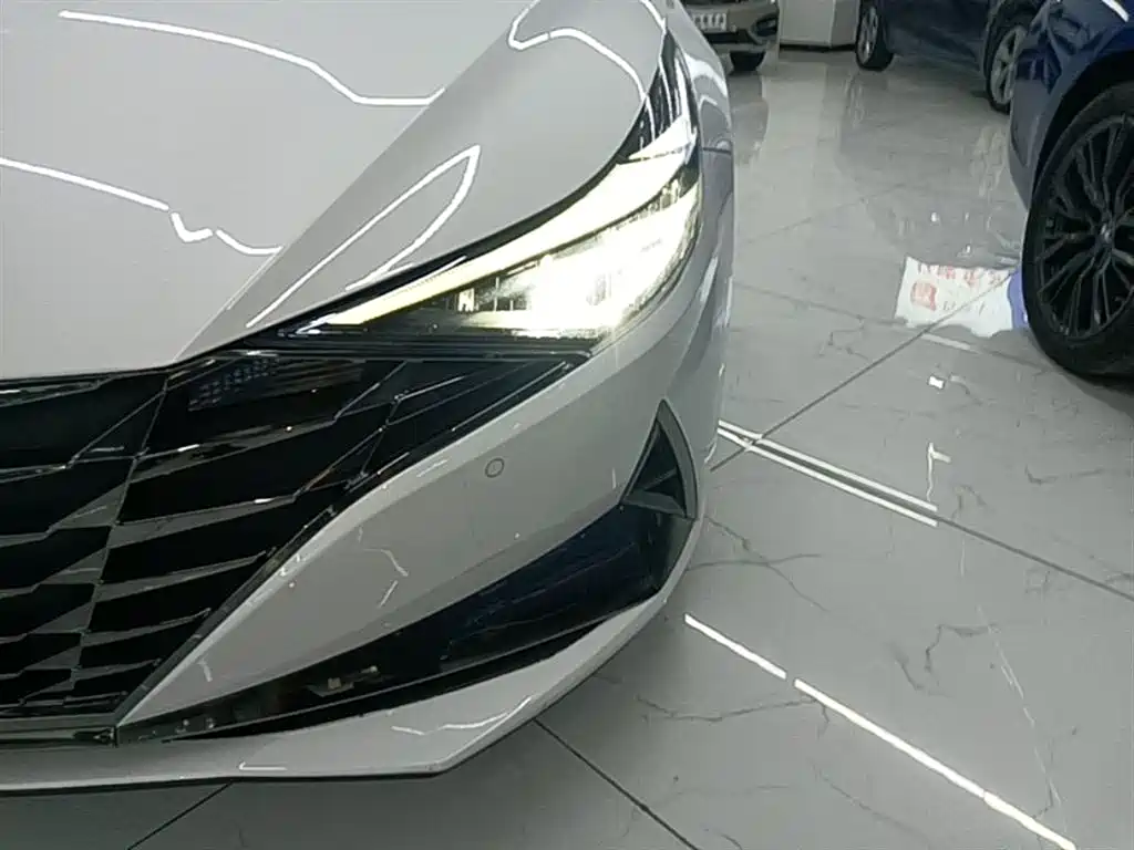 Hyundai Elantra 2022 — фото 24