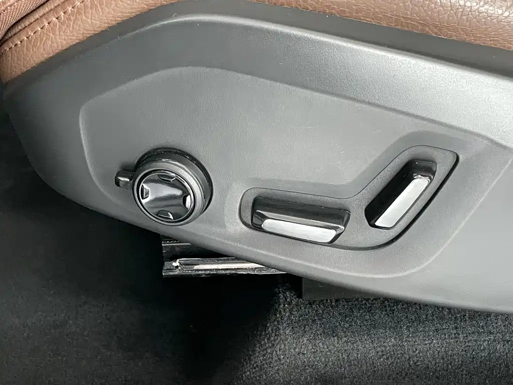 Volvo XC60 2022 — фото 23