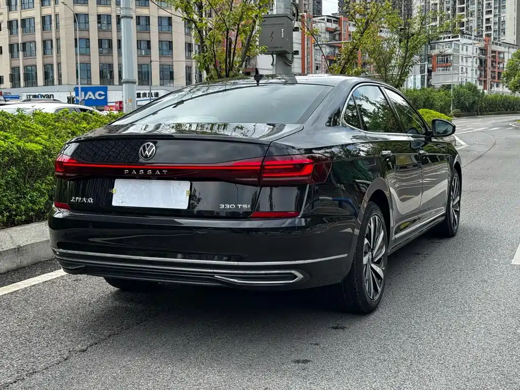 Volkswagen Passat 2022 — фото 26