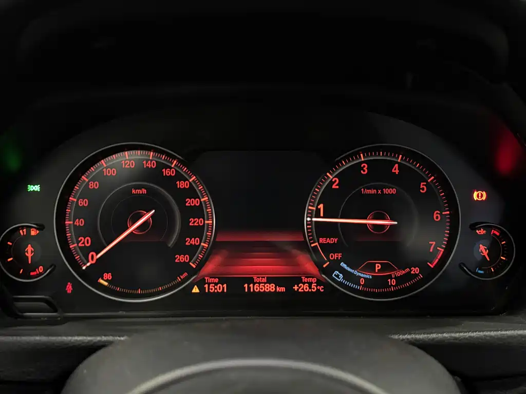 BMW 3 Series 2018 — фото 20