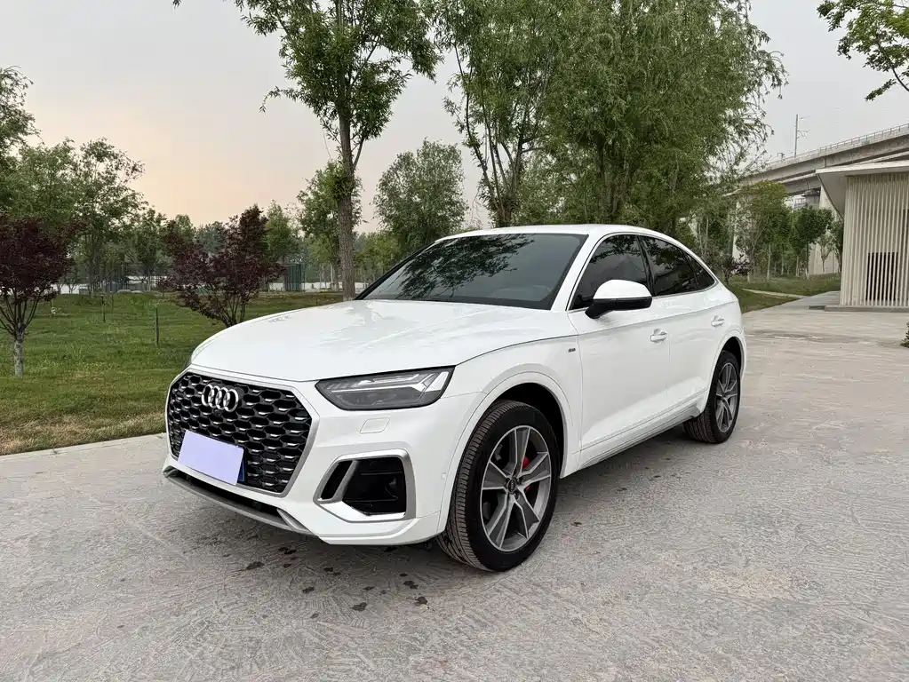 Audi Q5L Sportback 2022 — фото 1