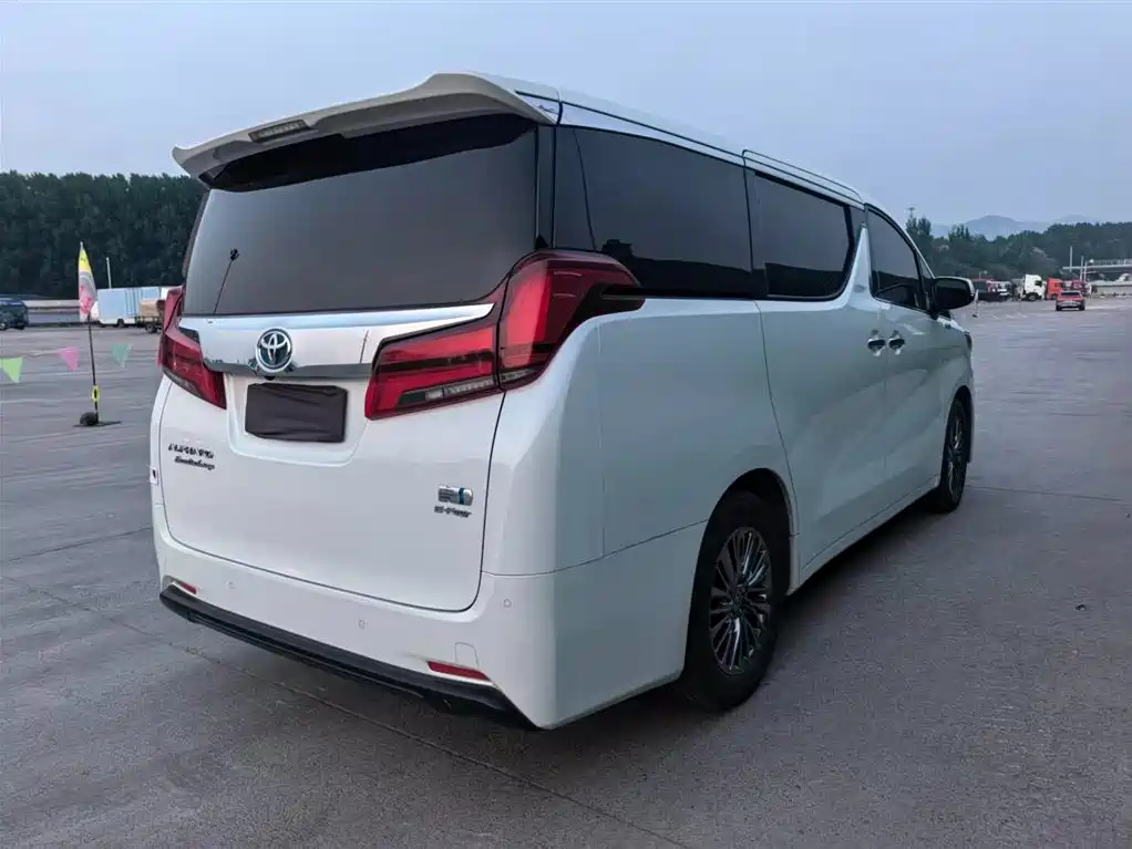 Toyota Alphard 2021 — фото 6